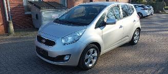 Unfallwagen Kia Venga Bj: 8-2013 1.6 Automatik Climatecontrol Keyless-entry Stoelverwarming Lichtautomaat Privacyglas leren stuurwiel armsteun voor en achter Trekhaak Parkeersensoren mistlampen 16 inch velgen 2013/8