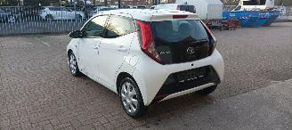 Toyota Aygo X-Play 1.0-VVT-i 72pk Airconditioning Led-Koplampen Led-Achterlichten Elektrische ramen Elektrische-spiegels met verwarming Centrale vergrendeling met afstandsbediening Abs Esp Leren Stuurwiel picture 5
