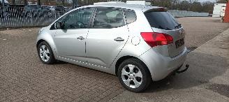 Kia Venga 1.6-16v 125pk Automatik Keyless-entry Climatecontrol Stoelverwarming Lichtautomaat Privacyglas leren stuurwiel met radio bediening armsteun voor Links& Rechts Trekhaak Mistlampen Parkeersensoren achter 16-inch Kia velgen picture 7