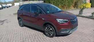 Voiture accidenté Opel Crossland Innovation 1.2-Turbo Automatik Full-Led Navi Dab Onstar AppleCarPlay Wifi Stoelverwarming stuurwiel verwarming Voorruit Verwarming Climatecontrol CruiseControl Leren-bekleding Armsteun 4xelek ramen Elektrische-spiegels Chrome Design Dimmende binnenspiegel 2018/4