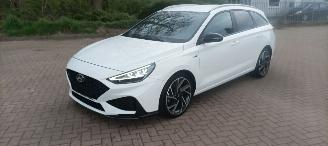 Schadeauto Hyundai I-30 N-line 1.5-Turbo MHEV 160pk Full-Led Navi Digitale cockpit Climatecontrol CruiseControl Stoelverwarming stuurwiel met verwarming Achteruitrijcamera Lichtautomaat Regensensor Drivelane assistent Led achterlichten 2022/9
