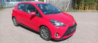 damaged passenger cars Toyota Yaris Bj:07-2017 Facelift 1.5-Hybrid Climatecontrol Stoelverwarming Regensensor Multicolor display Achteruitrijcamera Mistlampen Toyota Lichtmetalen velgen 1e Eigenaar! 2017/7