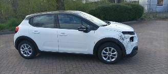 Avarii autoturisme Citroën C3 Shine 1.5-Diesel 102pk Climatecontrol CruiseControl Stoelverwarming Lichtautomaat Regensensor Lichtautomaat Mistlampen Afneembare trekhaak 2018/10