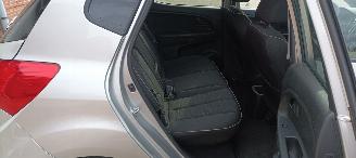 Kia Venga Dream team 1.6-Benzine Automaat Keyless-entry Climatecontrol Stoelverwarming Lichtautomaat Privacyglas leren stuurwiel mistlampen Parkeersensoren Trekhaak 16-inch Kia velgen picture 17