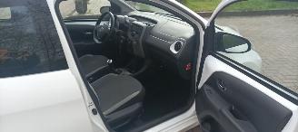 Toyota Aygo X-Play 1.0-VVT-i 72pk Airco Led koplampen Led achterlichten Elek-ramen elektrische buitenspiegels centrale deurvergrendeling met afstandsbediening Hoogglans buiten design Deelbare achterbank picture 16