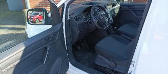 Volkswagen Caddy 2.0-TDI Euro6 75pk Airco Start stop systeem Elektrische ramen Elektrische-spiegels met verwarming Centrale vergrendeling met afstandsbediening Stoffen bekleding Tussenwand met glas Achteruitrijspiegel Laadvloer orgineel vw hout Antislip rubberen mat in  l picture 16