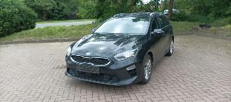 Damaged car Kia Ceed 1.6-CRDI 136pk Ceed Sportswagon Spirit Navi JBL-sound systeem Camera Leder Sportstoelen Memory Full-Led koplampen Led achterlichten Elektrische achterklep Keyless-entry Climatecontrol CruiseControl 4xStoelverwarming Blindspot Automatisch inparkeren chrome 2018/9