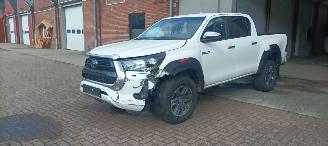 Unfallwagen Toyota Hilux 2.8D  204pk Automatik 4x4 Double Cab Climatecontrol CruiseControl Comfort 2024/2