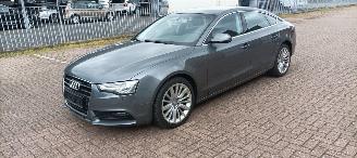 Sloopauto Audi A5 Sportback 2.0 Automaat Navi Xenon Led Climatecontrol CruiseControl Stoelverwarming Lichtautomaat Regensensor Audio CD 18-inch audi velgen Afneembare trekhaak Parkeersensoren voor en achter 2016/2