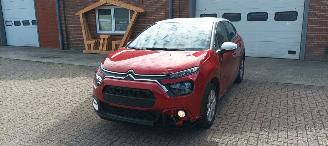 Citroën C3 You! Uitvoering 1.2-benzine 2-Tone Pearl metallic lak Full-Led koplampen Led verlichting Mistlampen Dab Radio elektrische buitenspiegels met verwarming Centrale vergrendeling met afstandsbediening Start-Stop systeem Drivelane assistent Stoelverwarming Lic picture 9