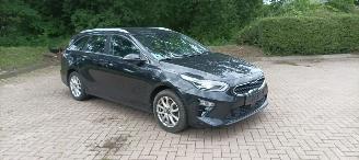 Vaurioauto  passenger cars Kia Ceed 1.6 CRDI 136pk Navi Led koplampen Leder Sportstoelen-Memory  Climatecontrol Elektrische achterklep Achteruitrijcamera Led-Achterlichten CruiseControl 4xStoelverwarming Lichtautomaat 2018/9