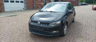 Damaged car Volkswagen Polo 1.4 TDI DPF Euro6 Climatecontrol Frontradar-Remasist Stoelverwarming Regensensor leren stuurwiel mistlampen Elektrische ramen Elektrische-spiegels met verwarming Centrale vergrendeling met afstandsbediening Start-Stop systeem Radio usb 15 inch Velgen 2016/3