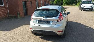 Ford Fiesta 1.5-Diesel 75pk euro-6 Airconditioning Stoelverwarming leren stuurwiel met radio bediening Elektrische ramen Elektrische-inklapbare buitenspiegels Led koplampen led spiegel verlichting Parkeersensoren voor en achter picture 5
