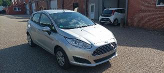 Unfallwagen Ford Fiesta 1.5-Diesel 75pk euro-6 Airconditioning Stoelverwarming leren stuurwiel met radio bediening Elektrische ramen Elektrische-inklapbare buitenspiegels Led koplampen led spiegel verlichting Parkeersensoren voor en achter 2016/6