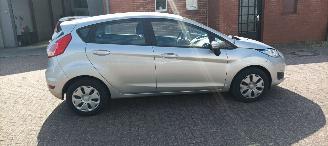 Ford Fiesta 1.5-Diesel 75pk euro-6 Airconditioning Stoelverwarming leren stuurwiel met radio bediening Elektrische ramen Elektrische-inklapbare buitenspiegels Led koplampen led spiegel verlichting Parkeersensoren voor en achter picture 3