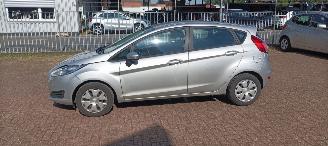 Ford Fiesta 1.5-Diesel 75pk euro-6 Airconditioning Stoelverwarming leren stuurwiel met radio bediening Elektrische ramen Elektrische-inklapbare buitenspiegels Led koplampen led spiegel verlichting Parkeersensoren voor en achter picture 8