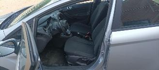 Ford Fiesta 1.5-Diesel 75pk euro-6 Airconditioning Stoelverwarming leren stuurwiel met radio bediening Elektrische ramen Elektrische-inklapbare buitenspiegels Led koplampen led spiegel verlichting Parkeersensoren voor en achter picture 13