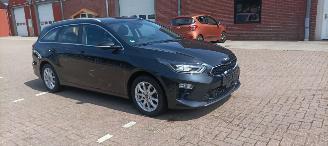 Kia Ceed Sportswagon 1.6-CRDI 136pk JBL Dab Navigatie Climatecontrol Leren Sportstoelen -Memory Elektrische-Achterklep Blindspot systeem Achteruitrijcamera Full-Led koplampen Led achterlichten 2018/9