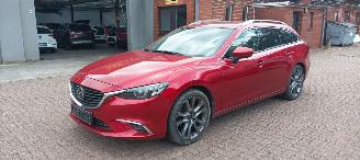 Voiture accidenté Mazda 6 2.2 Automatik 4x4 Leder Navi Led-Koplampen Led-Achterlichten Stoelverwarming Lichtautomaat Privacyglas keyless Entry 2015/2