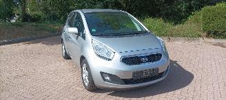 Damaged car Kia Venga Bj 8-2013 1.6 Automaat Climatecontrol Stoelverwarming Lichtautomaat Privacyglas keyless Entry trekhaak 2013/8