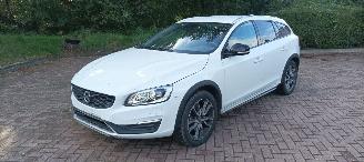 skadebil auto Volvo V-60 Cross Country 5-Cil 2.4 190pk Automatik 4x4 Leder Navi Xenon Led Climatecontrol CruiseControl Stoelverwarming Lichtautomaat Privacyglas Regensensor Trekhaak 2016/11