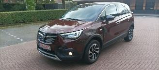 skadebil auto Opel Crossland Bj: 04-2018 1.2-Turbo Automaat Navigatie Climatecontrol CruiseControl Stoelverwarming Lichtautomaat Privacyglas Regensensor Trekhaak Parkeersensoren voor en achter Elektrische ramen 4x elektrische buitenspiegels met verwarming Voorruit met verwarming Led  2018/4