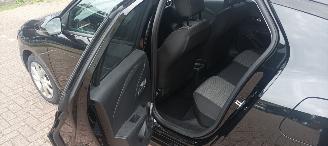 Opel Corsa Bj:07-2020 1.2 Navigatie Full-Led koplampen Cruisecontrol Stoelverwarming stuurwiel met verwarming Lichtautomaat Regensensor Automatische dimmende binnenspiegel Parkeersensoren Achteruitrijcamera privacy glas picture 18