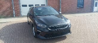 Coche accidentado Kia Ceed Bj:09-2018 1.6-Diesel 136pk Full-Led koplampen Navi Leder Memory Sportstoelen Blindspot Drivelane JBL sound 4xStoelverwarming elektrische achterklep Automatische inparkeren keyless Entry Blindspot 2018/9