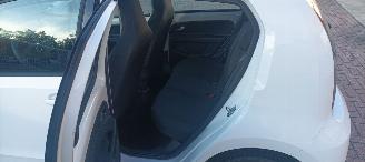 Volkswagen Up! Bj:08-2019 Move Up! 5drs Airconditioning Navigatie-Houder Cruisecontrol Bordcomputer Frontbrakeassistcamera Elektrische ramen Centrale vergrendeling met afstandsbediening Start-Stop systeem 15-inch velgen Parkeersensoren Led-dagrijverlichting picture 16