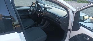 Volkswagen Up! Bj:08-2019 Move Up! 5drs Airconditioning Navigatie-Houder Cruisecontrol Bordcomputer Frontbrakeassistcamera Elektrische ramen Centrale vergrendeling met afstandsbediening Start-Stop systeem 15-inch velgen Parkeersensoren Led-dagrijverlichting picture 20