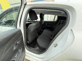 Peugeot 208 1.2 PureTech Blue Lease Active picture 9