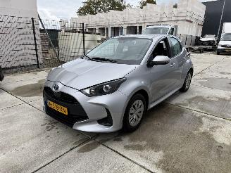 krockskadad bil auto Toyota Yaris 1.5 Hybrid Active -NAVI-PDC-CAMERA 2022/1