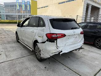 Mercedes B-klasse 200d Advantage 150PK - AUTOMAAT - CAMERA picture 4