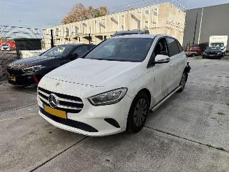 uszkodzony samochody osobowe Mercedes B-klasse 200 d AUTOMAAT 150 PK -CAMERA-PDC 2021/4