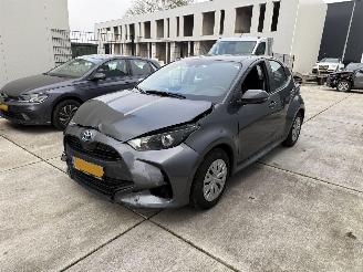 Unfallwagen Toyota Yaris 1.5 HYBRID 141 PK-CAMERA-NAVI-PDC 2024/1