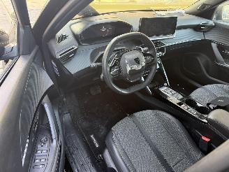 Peugeot 2008 1.2 PureTech 130 Allure -AUTOMAAT-NAVI-PDC-CAMERA picture 3