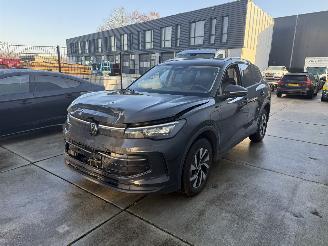 skadebil auto Volkswagen Tiguan 1.5 eHybrid PHEV Life Edition CAMERA - KEYLESS - NAVI - SFEER 2024/11