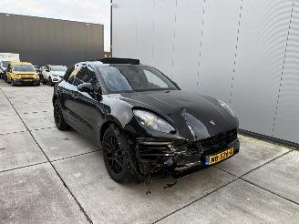 Porsche Macan 3.0 GTS 360PK - PANO - LED - NAVI - LUCHTVERING picture 2