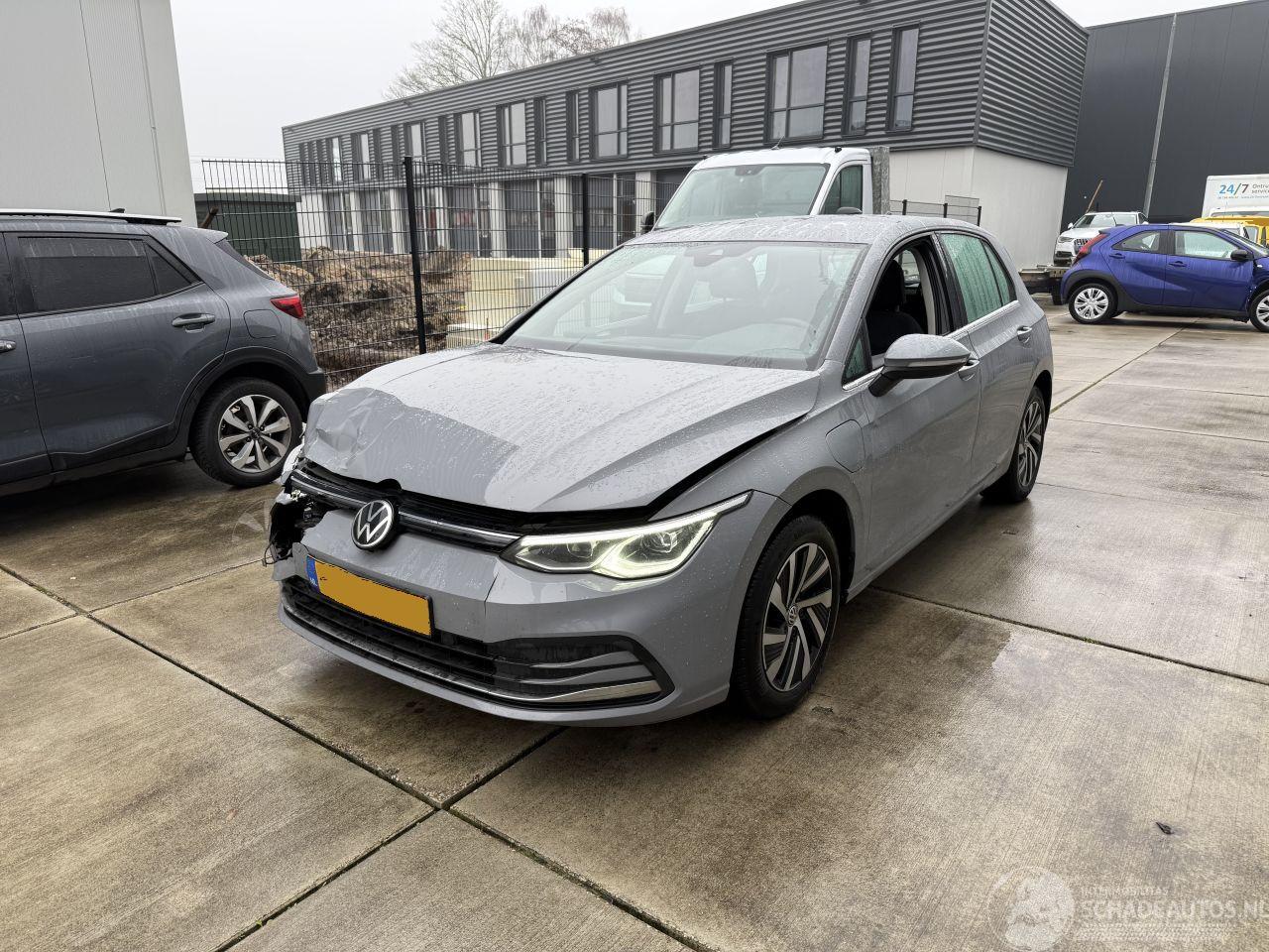 Volkswagen Golf 1.4 eHYBRID PHEV STYLE 204 PK0NAVI-IQ LICHT-PDC
