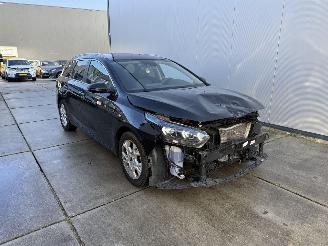 Vaurioauto  passenger cars Kia Ceed 1.0 T-GDi MHEV DYNAMICPLUS LINE-AUTOMAAT-NAVI-CAMERA-PDC 2024/2