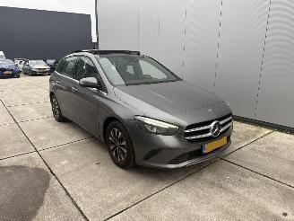 skadebil auto Mercedes B-klasse 180 Business Sloution -LEDER-NAVI-CAMERA-PANO-PDC 2019/5