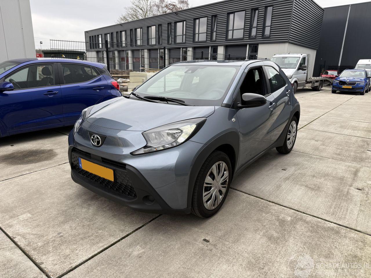 Toyota Aygo X 1.0 VVT-i MT Play CAMERA-CARPLAY