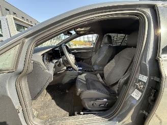 Volkswagen Golf 1.5 eHYBRID 50 EDITION -HUD-CAMERA-NAVI picture 8