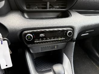 Toyota Yaris 1.5 HYBRID 141 PK-CAMERA-PDC-NAVI-CRUISE picture 19