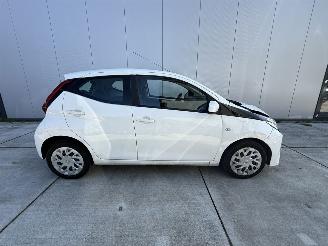 Toyota Aygo 1.0 VVT-i- X-PLAY-CAMERA-NAVI-AIRCO picture 7