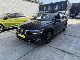 Unfallwagen Volkswagen Passat 1.5 TSI Highline Business R-DSG-LEDER-CAMERA-PANO 2018/11