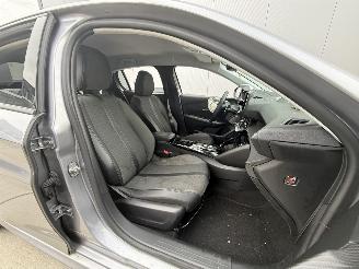 Peugeot 208 1.2 PureTech Allure Pack AUTOMAAT - NIEUWE DISTRIBUTIE - NAVI - CAMERA - LED picture 12