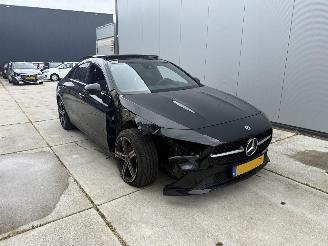 Mercedes Cla-klasse 180 LUXURY LINE PANO - SFEER - NAVI - CAMERA - LED - KEYLESS picture 2