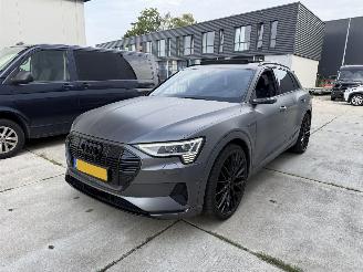 Unfallwagen Audi E-tron 55 QUATRO Advanced 95 kWh -LEDER-NAVI-360 CAMERA-PANO 2018/12