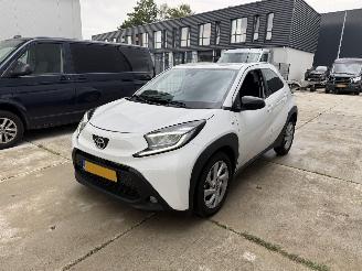 Voiture accidenté Toyota Aygo X -1.0 VVT-i MT First -CAMERA-AIRCO 2022/8